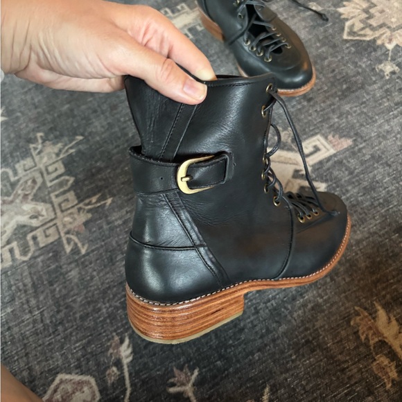 Like NEW High quality leather ELF Women's Black Leather Lace-Up Boots - Picture 9 of 12